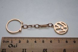 Продам новый золотой брелок VW - Харьков