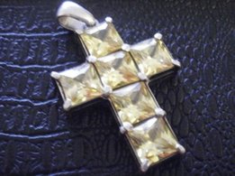 Серебряный крестик.Стильный крестик из серебра,вставка цирконий желтый - Донецк