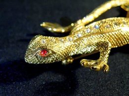 Брошка,брошь Саламандра,ящерица позолота,камни - Донецк