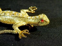 Брошка,брошь Саламандра,ящерица позолота,камни - Донецк
